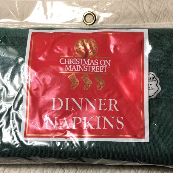CHRISTMAS ON MAIN STREET Dinner Napkins NEVER USED - Picture 2 of 9